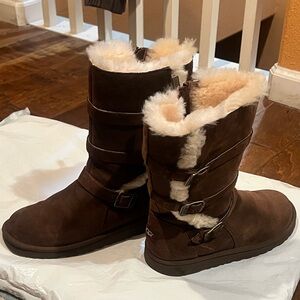 UGG Brown Suede Boots with sheepskin lining. Great Condition Size 4 See Pictures